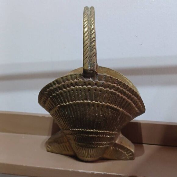 Vintage Brass Clamshell Planter w/ nice patina - Picture 2 of 4